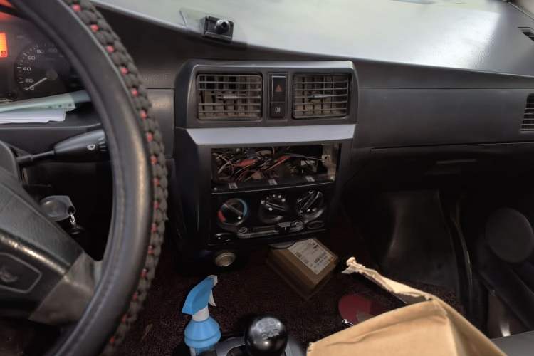 Used Wuling Rongguang 2012 1.2L Extended Basic Version LJY Audio And AC Panel