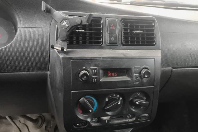 Used Wuling Rongguang 2012 1.5L Extended Basic Version Audio And AC Panel