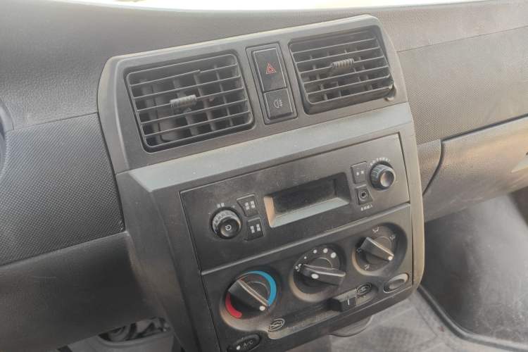 Used Wuling Rongguang 2012 1.5L Extended Basic Version Audio And AC Panel
