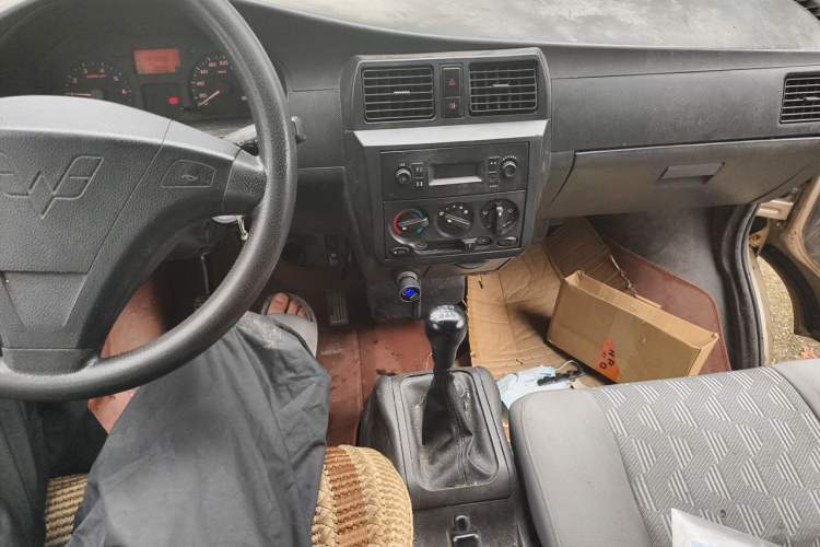 Used Wuling Rongguang 2012 1.5L Extended Basic Version Audio And AC Panel