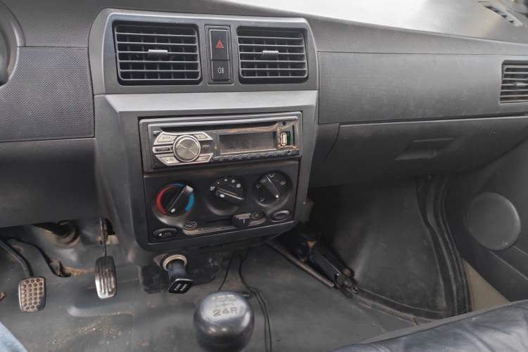 Used Wuling Rongguang 2012 1.2L Extended Basic Version LJY Audio And AC Panel