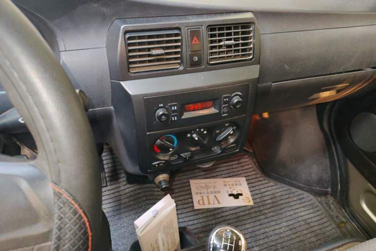 Used Wuling Rongguang 2012 1.5L Extended Basic Version Audio And AC Panel