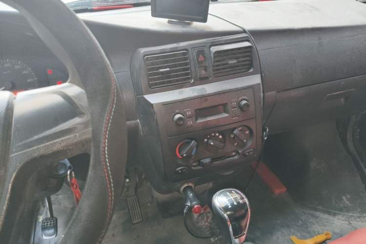 Used Wuling Rongguang 2012 1.5L Extended Basic Version Audio And AC Panel