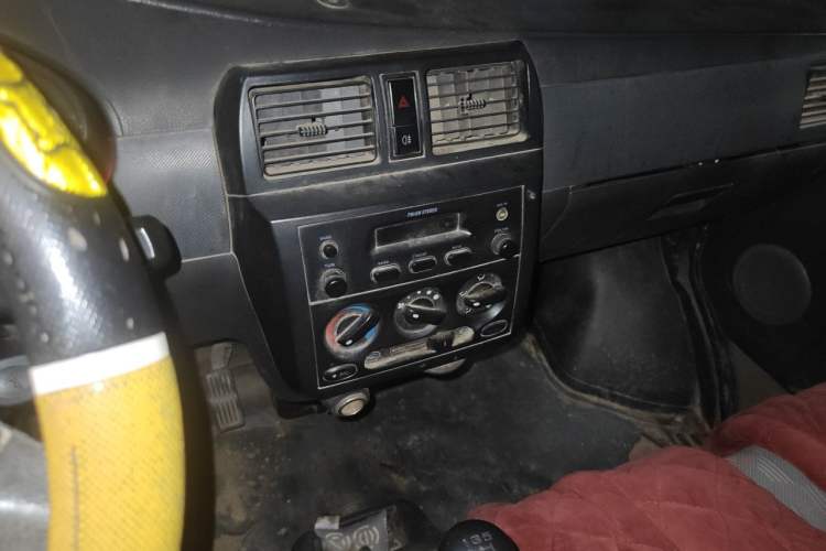 Used Wuling Rongguang 2012 1.5L Extended Basic Version Audio And AC Panel