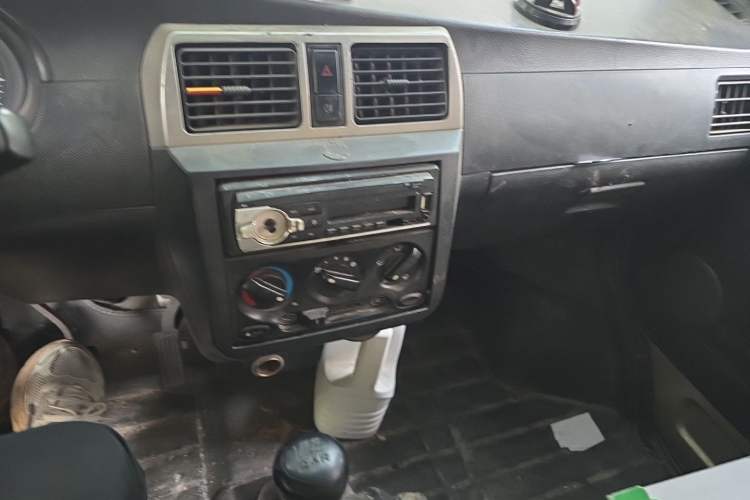 Used Wuling Rongguang 2012 1.5L Extended Basic Version Audio And AC Panel