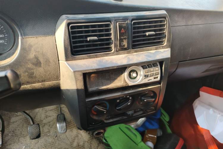 Used Wuling Rongguang 2012 1.2L Extended Basic Version LJY Audio And AC Panel