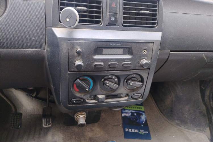 Used Wuling Rongguang 2012 1.2L Extended Basic Version LJY Audio And AC Panel