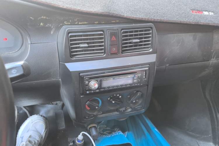 Used Wuling Rongguang 2012 1.5L Extended Standard Version Audio And AC Panel