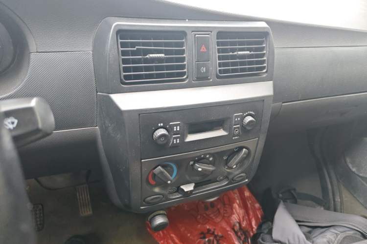 Used Wuling Rongguang 2012 1.5L Extended Basic Version Audio And AC Panel