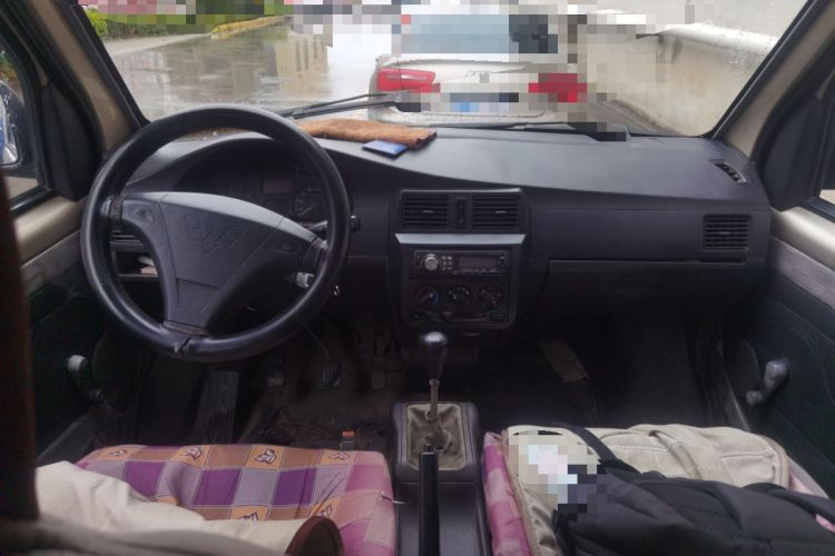 Used Wuling Rongguang 2012 1.5L Extended Basic Version Center Console