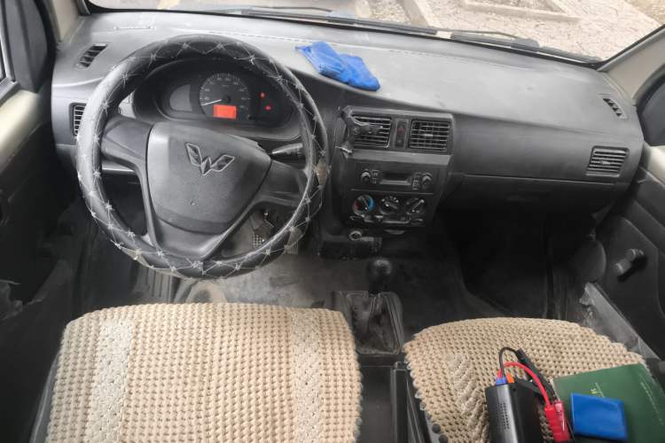 Used Wuling Rongguang 2012 1.5L Extended Basic Version Center Console