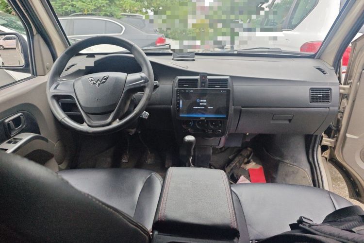 Used Wuling Rongguang 2012 1.5L Extended Basic Version Center Console