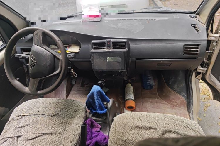 Used Wuling Rongguang 2012 1.5L Extended Basic Version Center Console