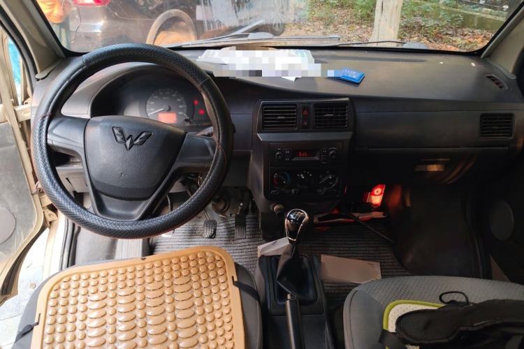Used Wuling Rongguang 2012 1.5L Extended Basic Version Center Console