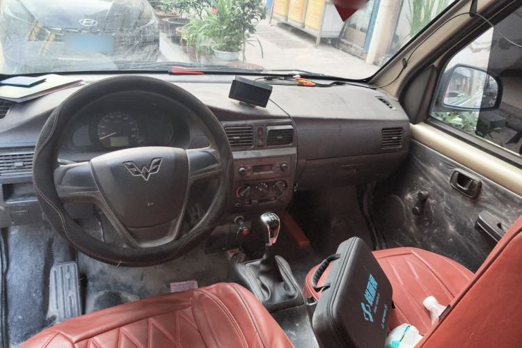Used Wuling Rongguang 2012 1.5L Extended Basic Version Center Console
