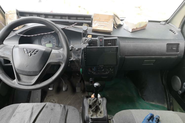 Used Wuling Rongguang 2012 1.5L Extended Basic Version Center Console