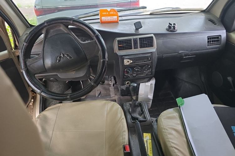 Used Wuling Rongguang 2012 1.5L Extended Basic Version Center Console