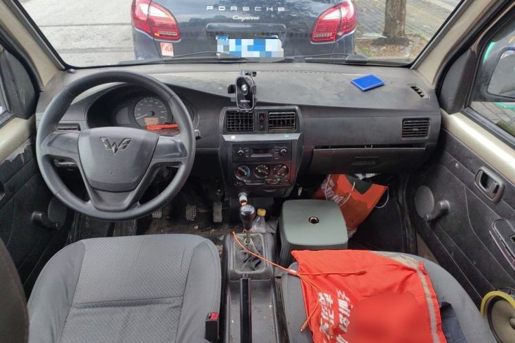 Used Wuling Rongguang 2012 1.5L Extended Basic Version Center Console