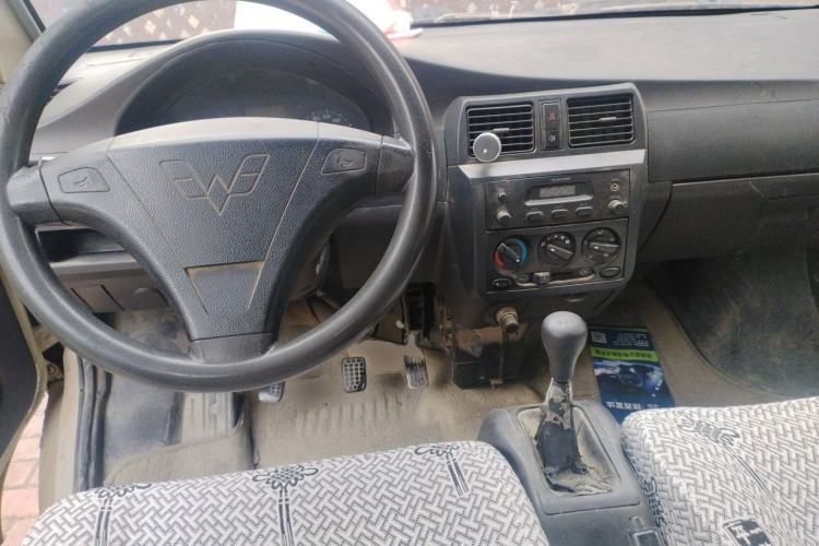 Used Wuling Rongguang 2012 1.2L Extended Basic Version LJY Center Console