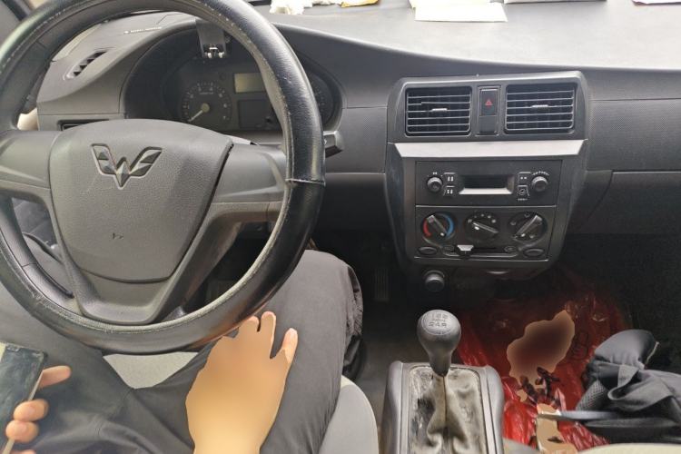 Used Wuling Rongguang 2012 1.5L Extended Basic Version Center Console