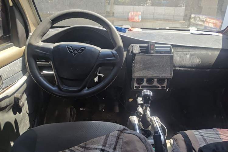 Used Wuling Rongguang 2012 1.5L Extended Basic Version Center Console