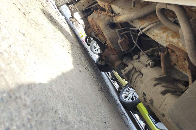 Used Wuling Rongguang 2012 1.5L Extended Standard Version Chassis Front Right