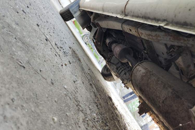 Used Wuling Rongguang 2012 1.5L Extended Standard Version Chassis Rear Left