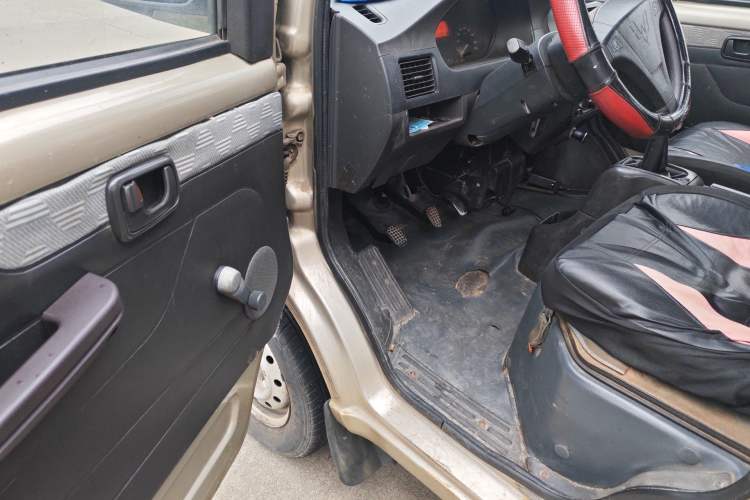 Used Wuling Rongguang 2012 1.2L Extended Basic Version LJY Driver Seat