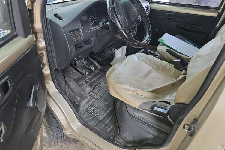 Used Wuling Rongguang 2012 1.5L Extended Basic Version Driver Seat