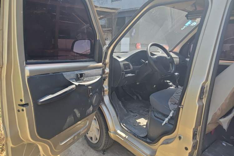 Used Wuling Rongguang 2012 1.5L Extended Basic Version Driver Seat