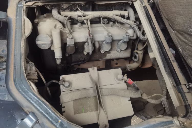 Used Wuling Rongguang 2012 1.5L Extended Basic Version Engine Bay