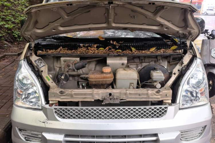 Used Wuling Rongguang 2012 1.2L Extended Basic Version LJY Engine Bay