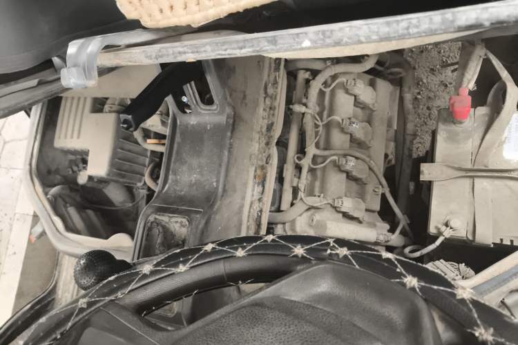 Used Wuling Rongguang 2012 1.5L Extended Basic Version Engine Bay