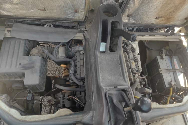 Used Wuling Rongguang 2012 1.5L Extended Basic Version Engine Bay