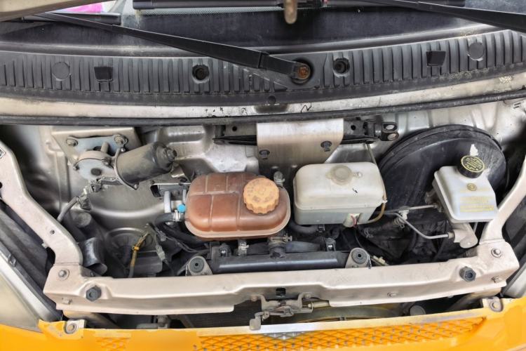 Used Wuling Rongguang 2012 1.5L Extended Basic Version Engine Bay