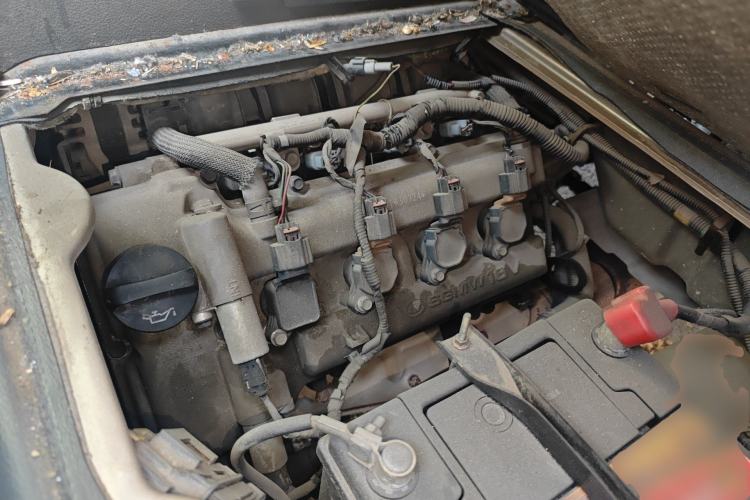 Used Wuling Rongguang 2012 1.5L Extended Basic Version Engine Bay