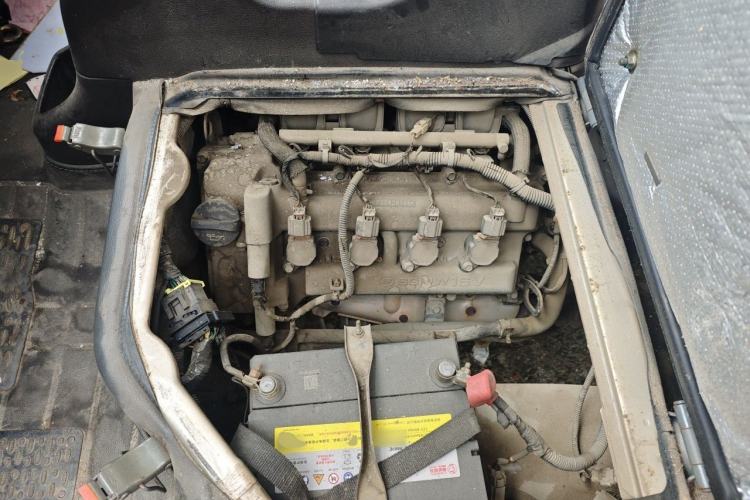 Used Wuling Rongguang 2012 1.5L Extended Basic Version Engine Bay