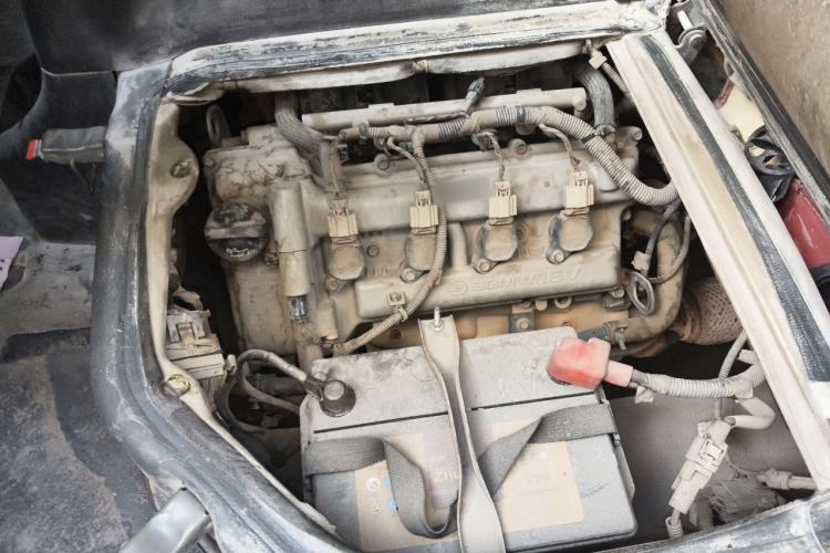 Used Wuling Rongguang 2012 1.5L Extended Basic Version Engine Bay