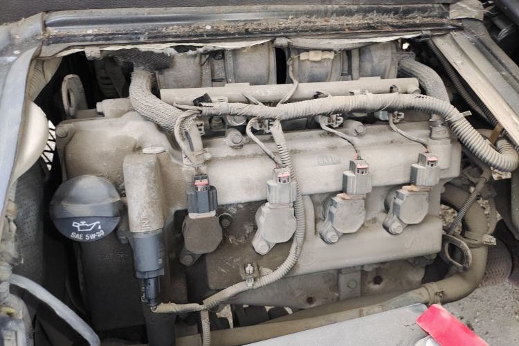 Used Wuling Rongguang 2012 1.5L Extended Standard Version Engine Bay