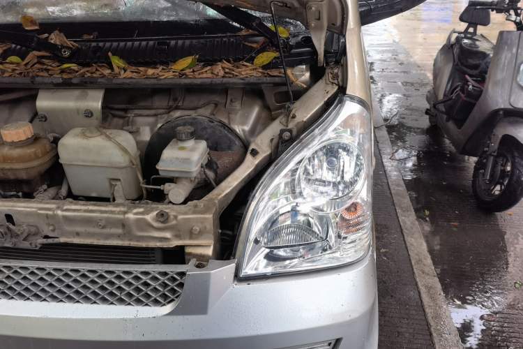 Used Wuling Rongguang 2012 1.2L Extended Basic Version LJY Engine Bay Left