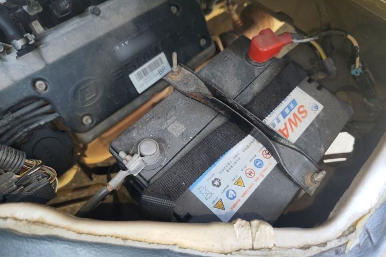 Used Wuling Rongguang 2012 1.2L Extended Basic Version LJY Engine Bay Left