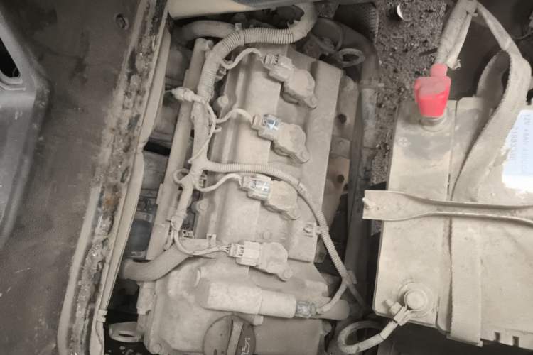 Used Wuling Rongguang 2012 1.5L Extended Basic Version Engine Bay Left