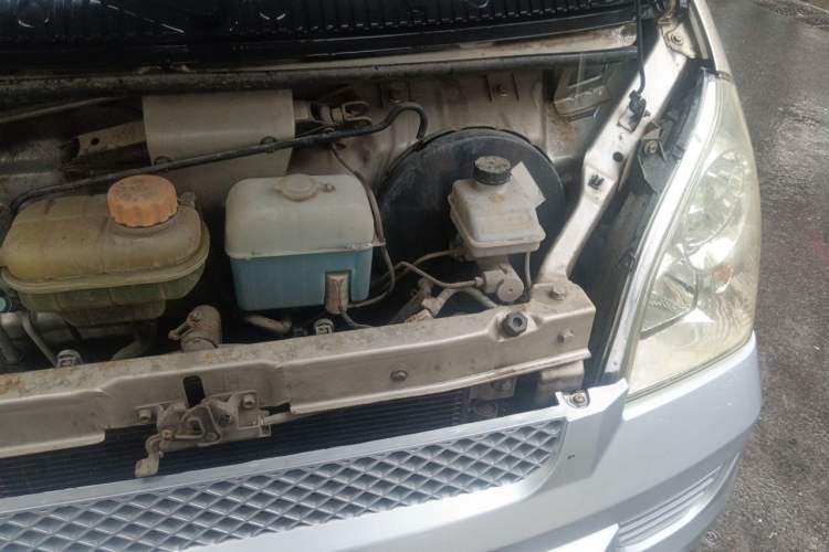 Used Wuling Rongguang 2012 1.5L Extended Standard Version Engine Bay Left