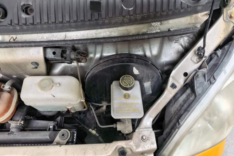Used Wuling Rongguang 2012 1.5L Extended Basic Version Engine Bay Left