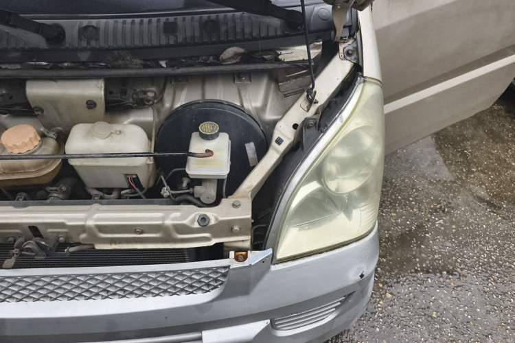 Used Wuling Rongguang 2012 1.5L Extended Basic Version Engine Bay Left