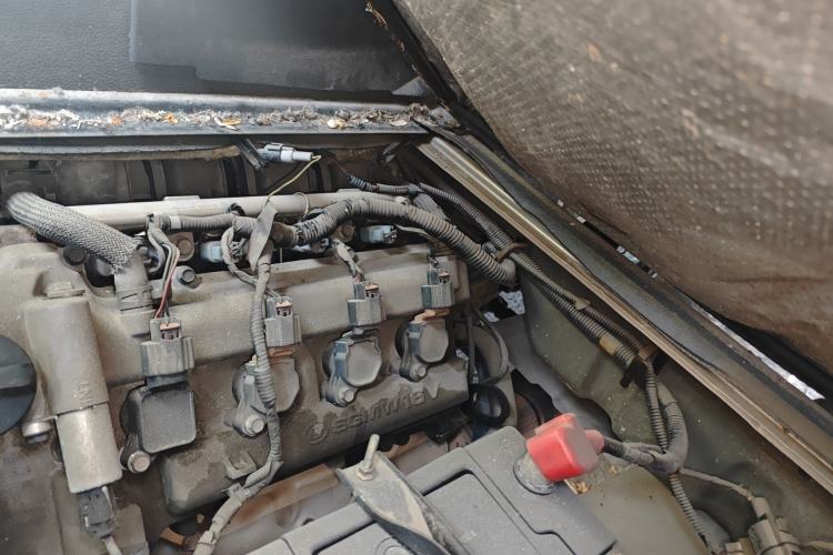 Used Wuling Rongguang 2012 1.5L Extended Basic Version Engine Bay Left