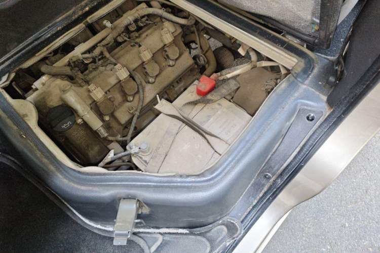 Used Wuling Rongguang 2012 1.5L Extended Basic Version Engine Bay Left