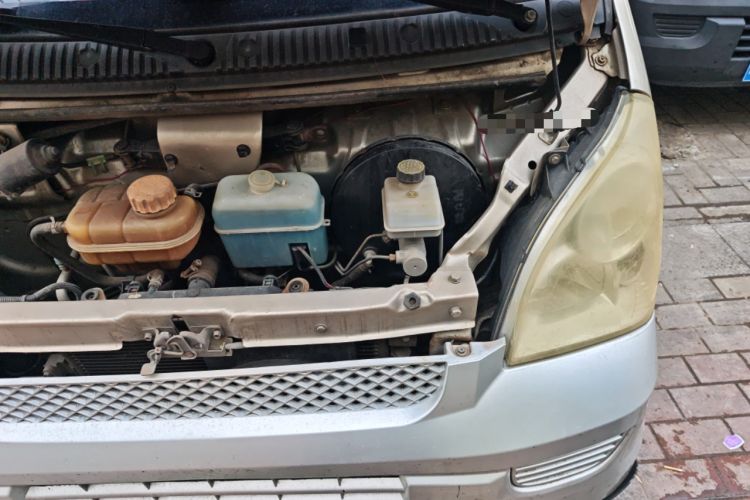 Used Wuling Rongguang 2012 1.5L Extended Basic Version Engine Bay Left