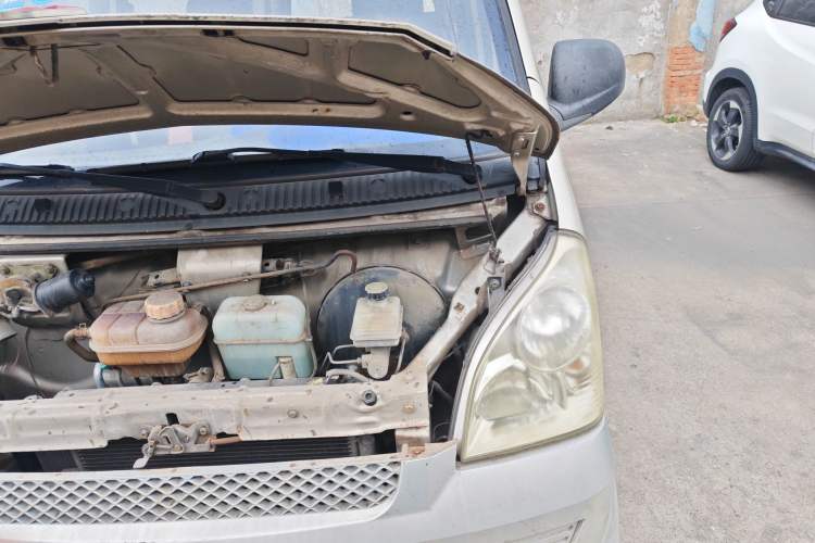 Used Wuling Rongguang 2012 1.2L Extended Basic Version LJY Engine Bay Left