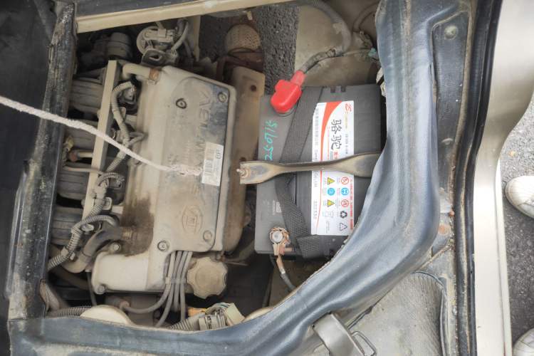 Used Wuling Rongguang 2012 1.2L Extended Basic Version LJY Engine Bay Left